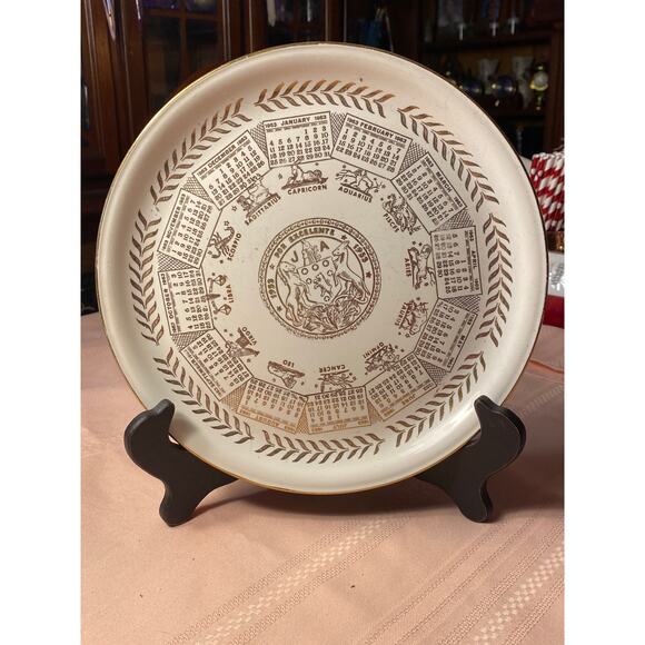 Homer Laughlin Decorative 1953 Calendar Plate w/ months & Zodiac Signs 10 in - Picture 9 of 11